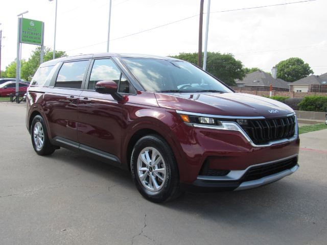 Used 2023 Kia Carnival LX image 4