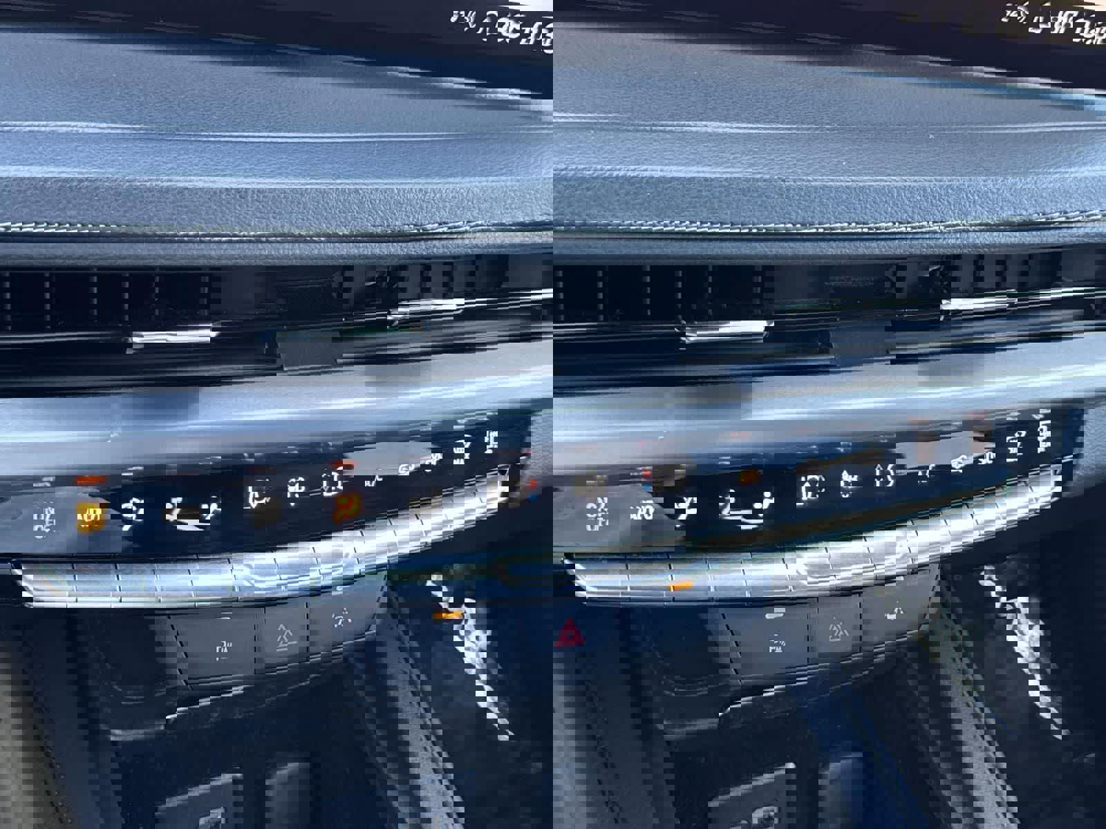 Used 2024 Cadillac XT4 Premium Luxury image 12