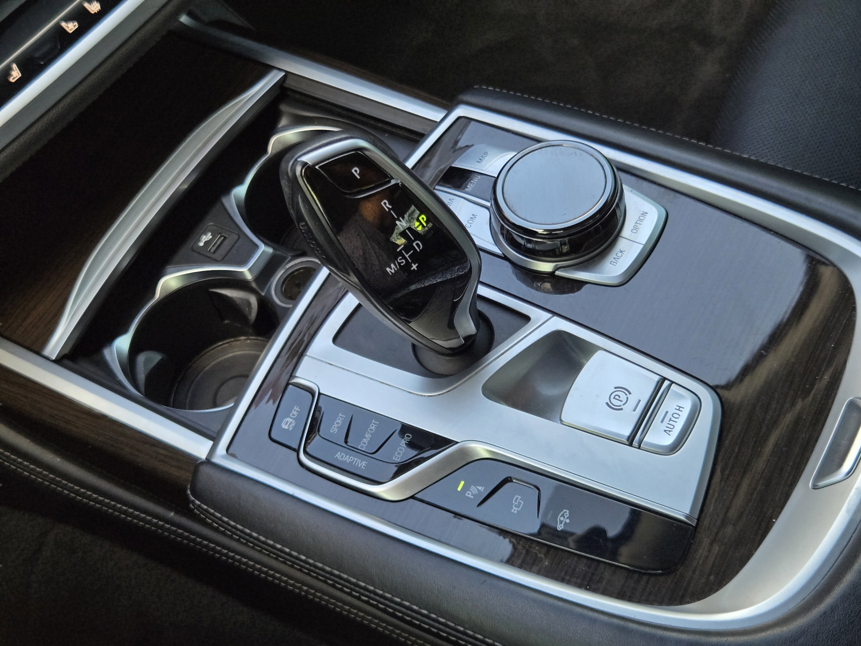 Used 2020 BMW 740i w/ Premium Package RWD image 16