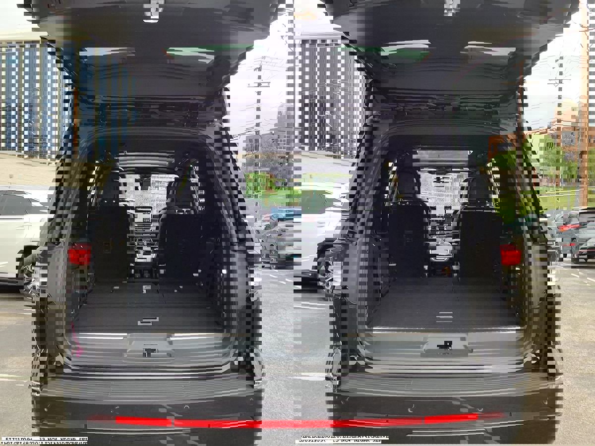 Used 2023 Lincoln Navigator Reserve image 13