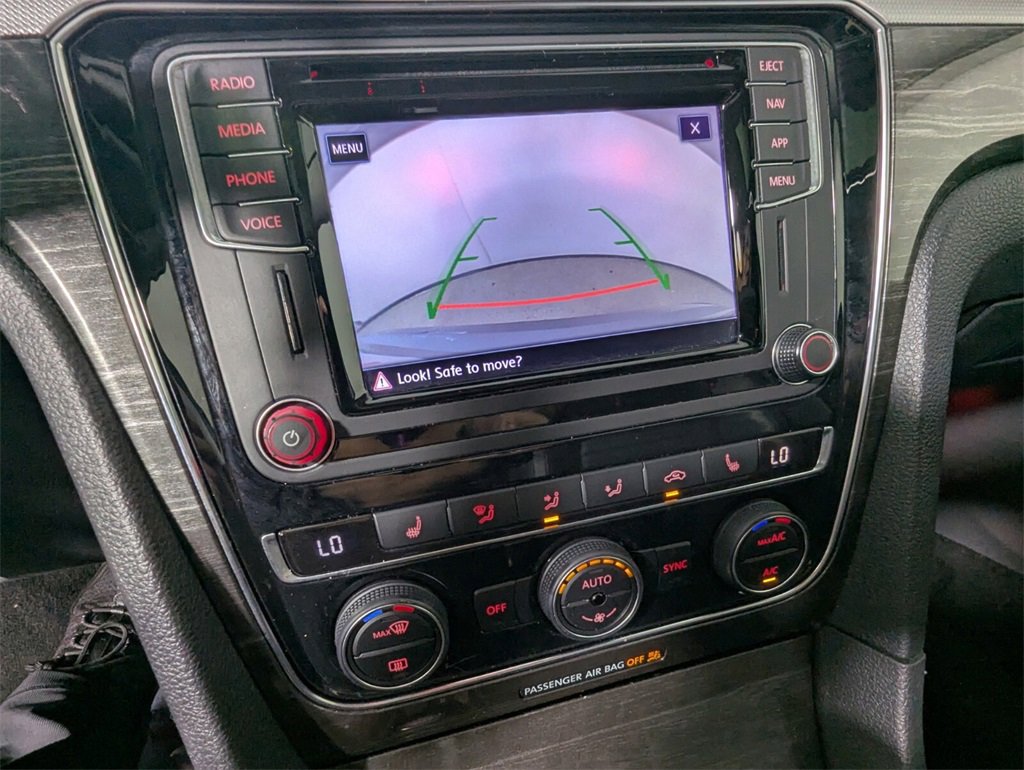 Used 2018 Volkswagen Passat 2.0T SEL Premium image 22