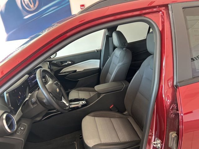 Used 2024 Chevrolet Trax LT w/ Driver Confidence Package FWD image 12