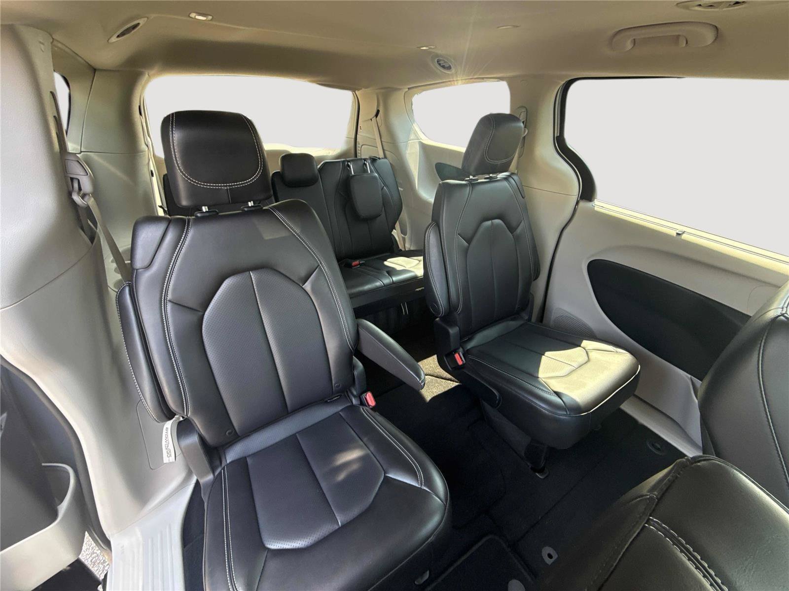 Used 2023 Chrysler Pacifica Touring-L FWD image 30