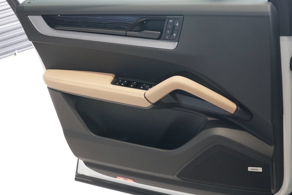 New 2026 Porsche Cayenne Coupe AWD/4WD image 26