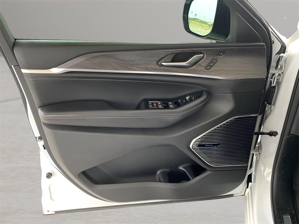 Used 2022 Jeep Grand Cherokee Overland w/ Luxury Tech Group IV image 13