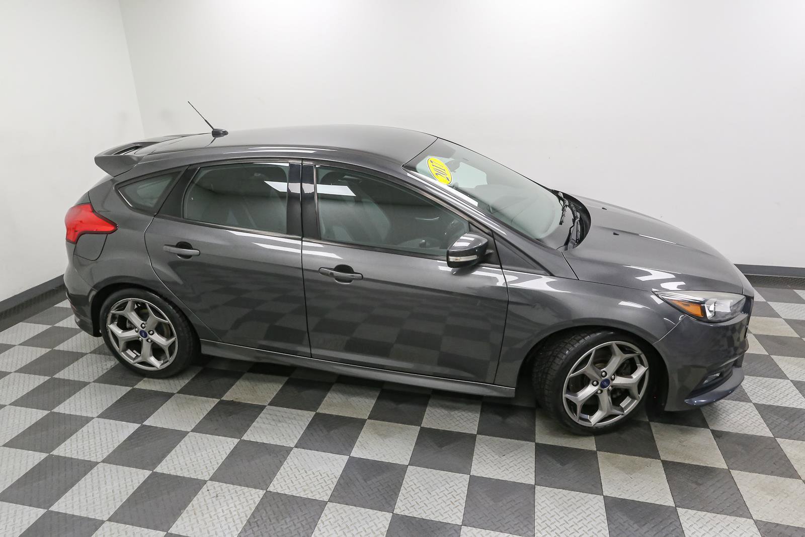 Used 2017 Ford Focus ST image 5