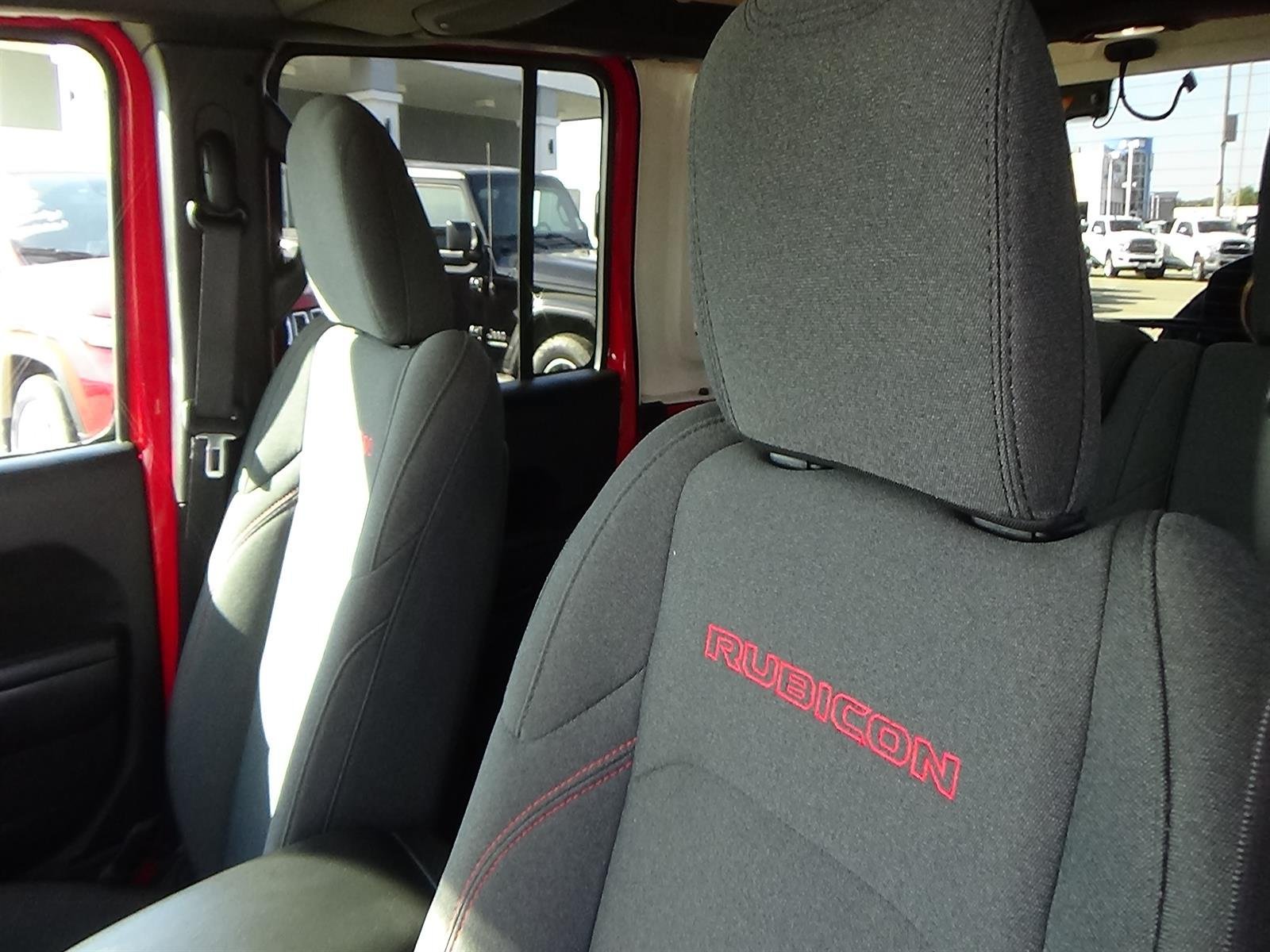 Certified 2025 Jeep Wrangler Unlimited Rubicon w/ Convenience Group AWD/4WD image 18