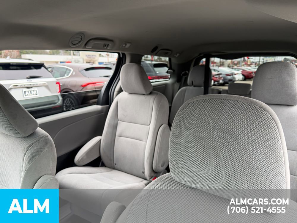 Used 2020 Toyota Sienna L FWD image 15