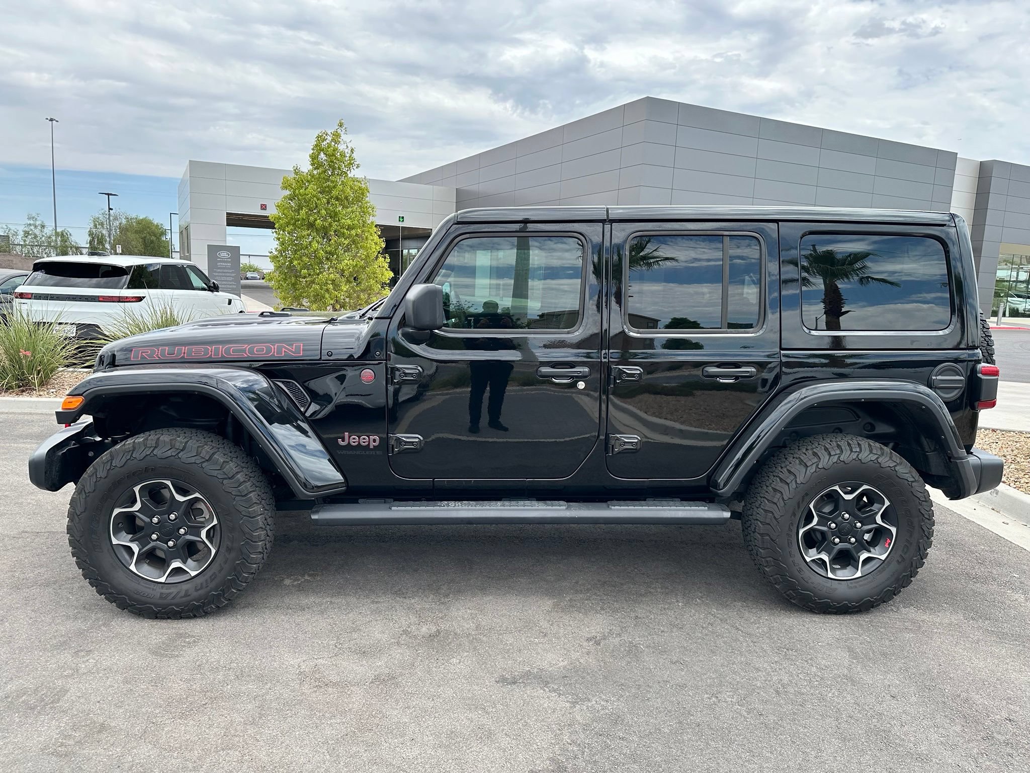 Used 2023 Jeep Wrangler Unlimited Rubicon w/ Cold Weather Group AWD/4WD image 12