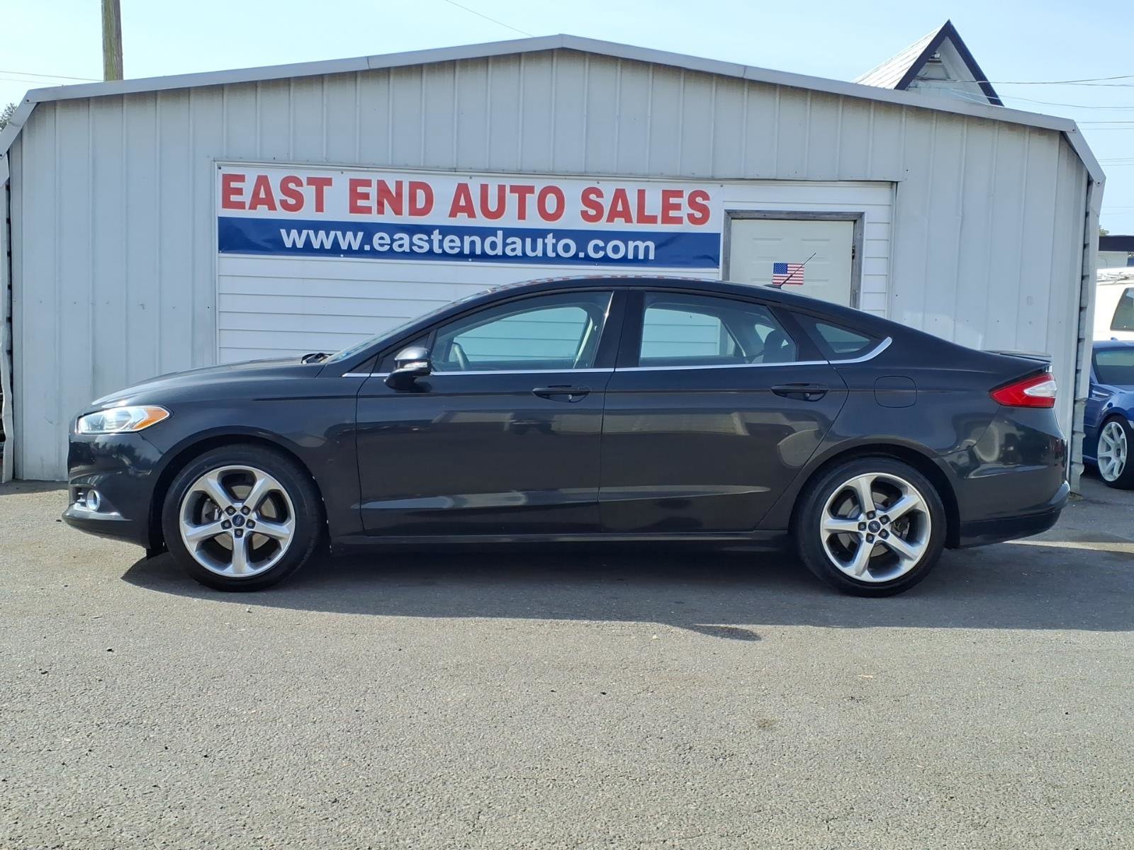 Used 2013 Ford Fusion SE image 2