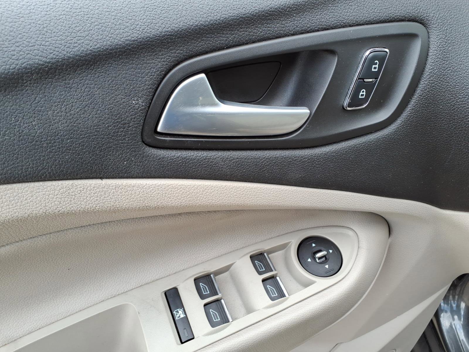 Used 2015 Ford C-MAX SE image 10