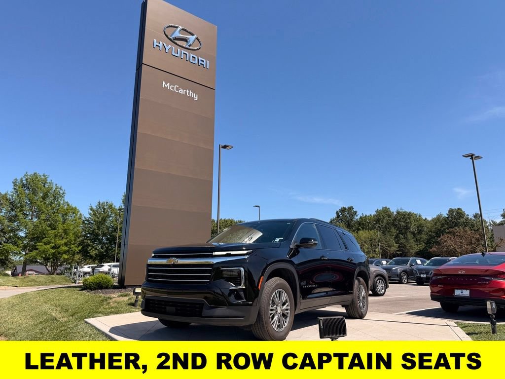 Used 2025 Chevrolet Traverse LT FWD image 1