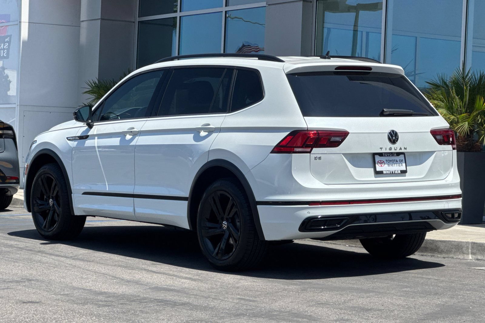 Used 2023 Volkswagen Tiguan SE R-Line FWD image 7