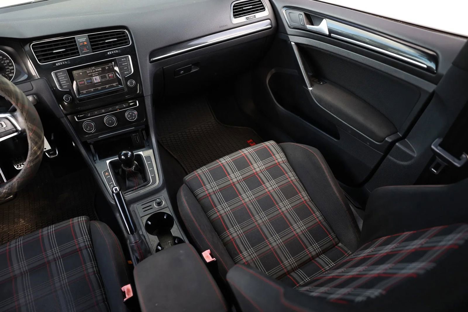 Used 2015 Volkswagen GTI S FWD image 27
