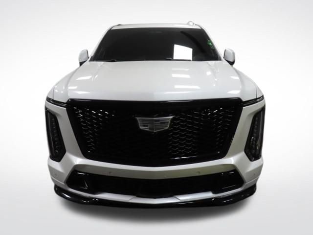 Used 2025 Cadillac Escalade ESV V w/ LPO, ONYX Package image 9