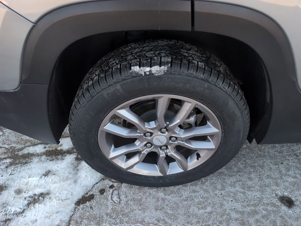 Used 2024 GMC Terrain SLT w/ Infotainment Package II image 9