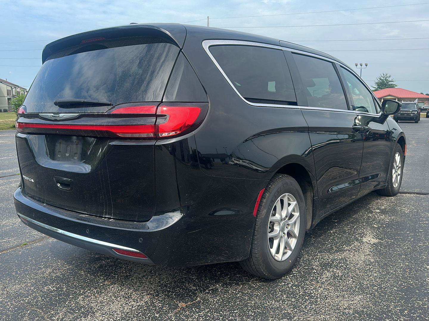 Used 2024 Chrysler Pacifica Touring-L FWD image 5