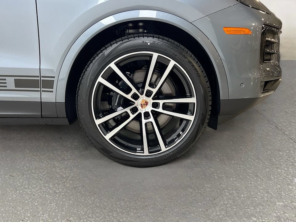 New 2026 Porsche Cayenne AWD/4WD image 33