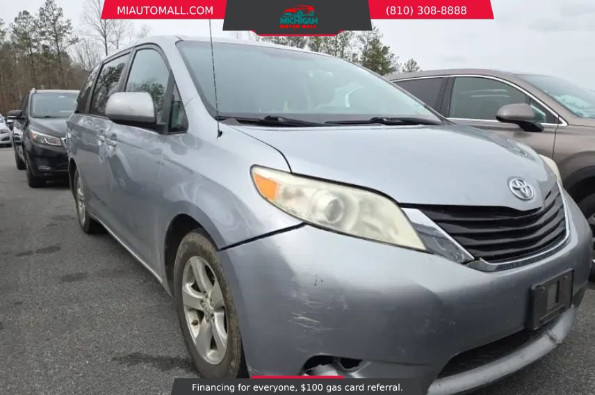 Used 2011 Toyota Sienna LE FWD image 3