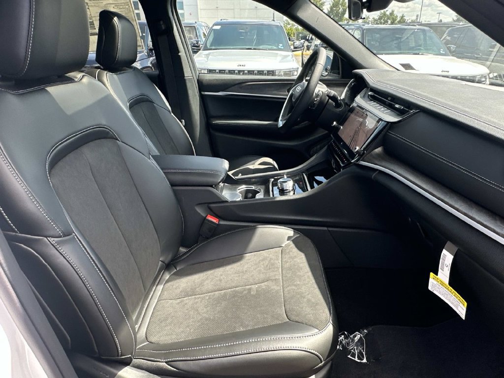 New 2027 Jeep Grand Cherokee Altitude AWD/4WD image 14