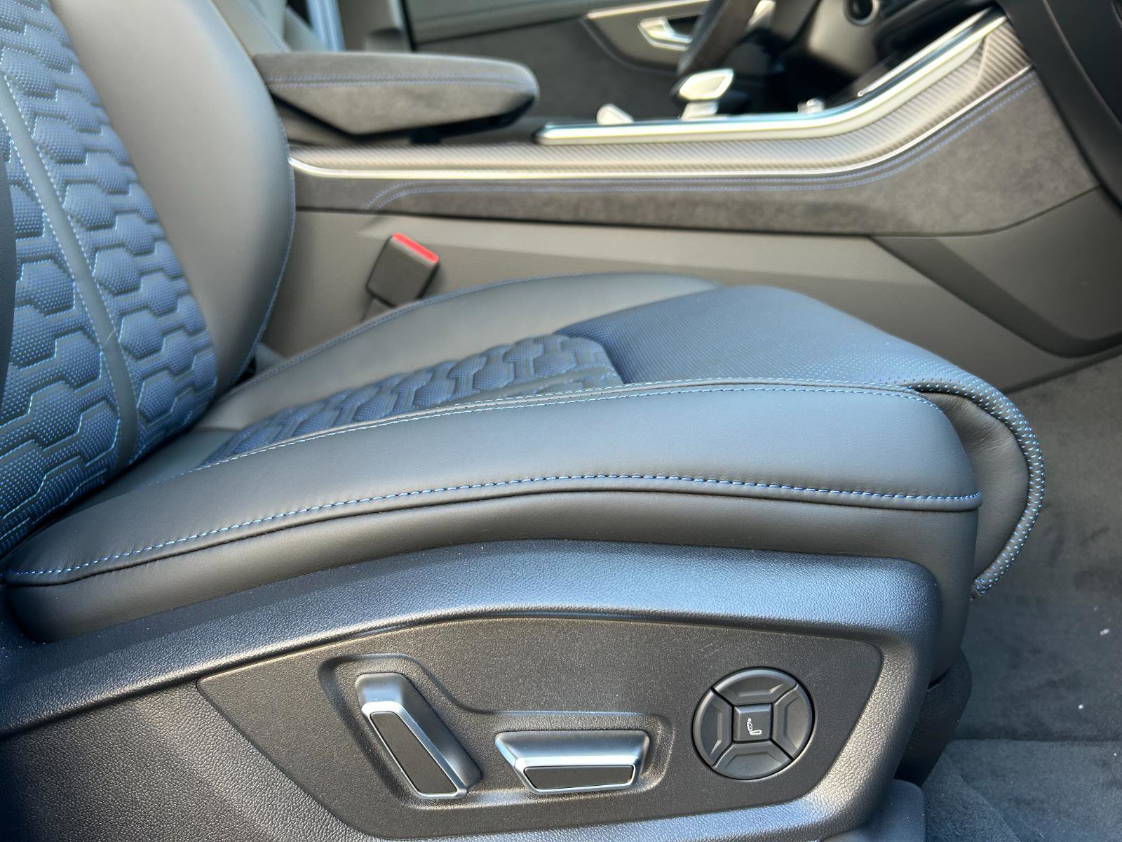 New 2026 Audi RS Q8 performance image 25