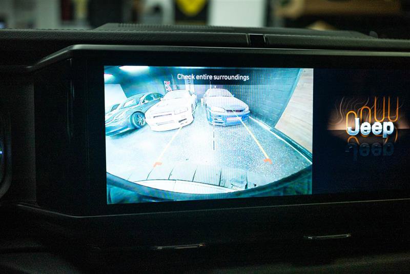 Used 2025 Jeep Wrangler Unlimited Sahara w/ Safety Group image 18