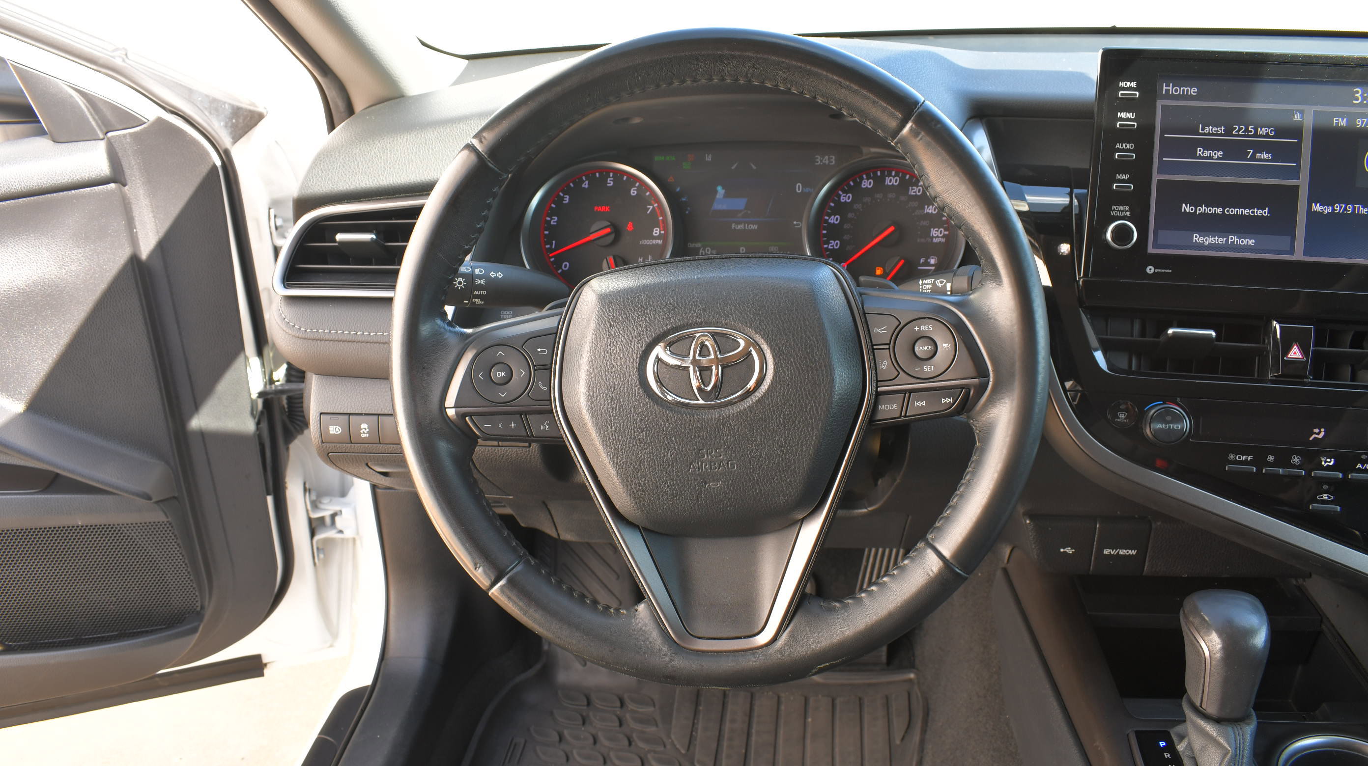 Used 2022 Toyota Camry XSE FWD image 19