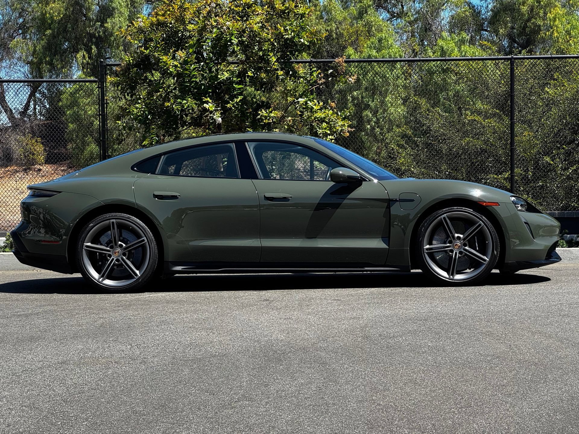Certified 2022 Porsche Taycan Turbo S w/ Premium Package AWD/4WD image 11
