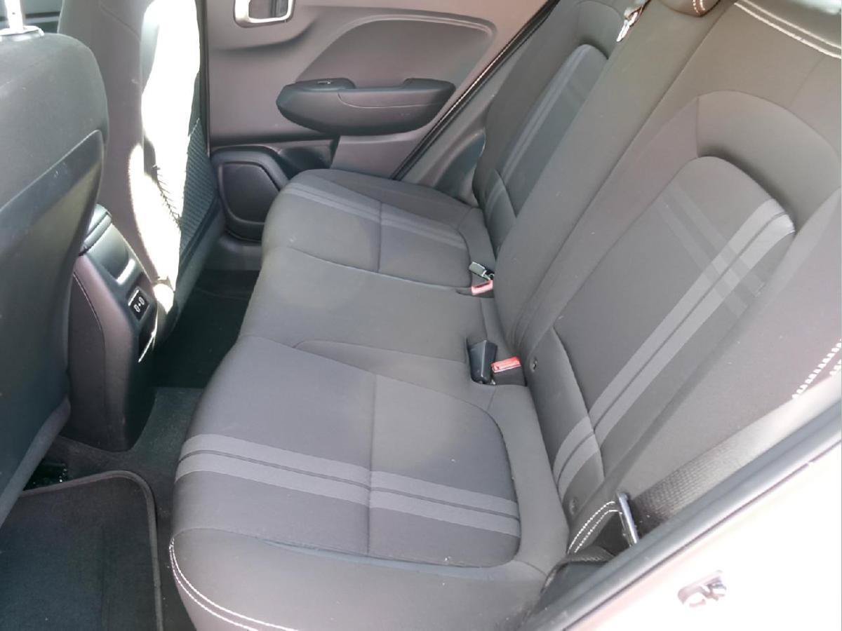 Used 2025 Hyundai Venue SEL FWD image 9