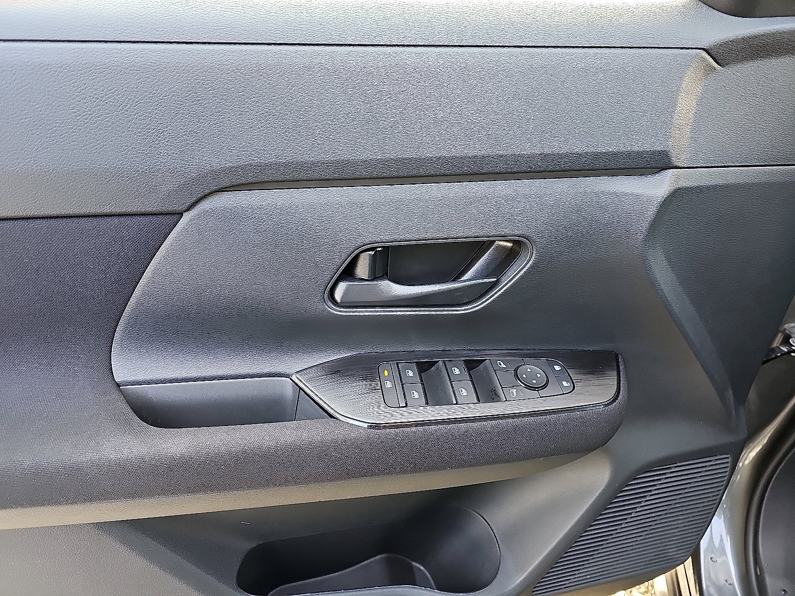 Certified 2025 Nissan Kicks S image 12