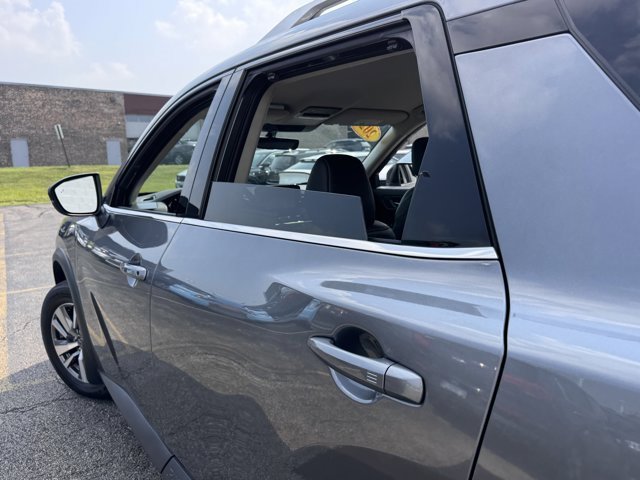 Used 2023 Nissan Pathfinder SL w/ Black Appearance Package image 27
