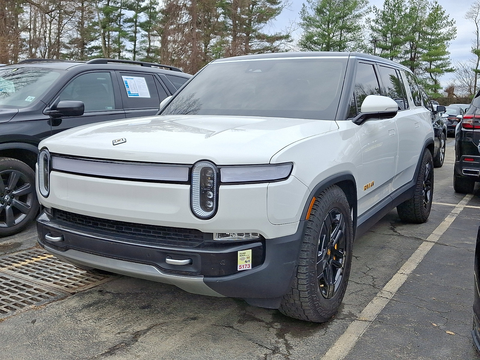 Used 2024 Rivian R1S Adventure image 3