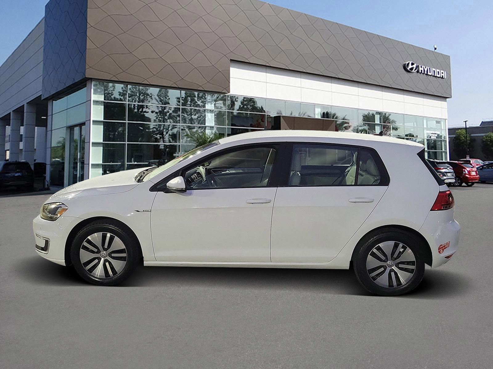 Used 2016 Volkswagen e-Golf SEL Premium image 3