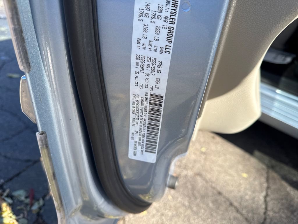 Used 2012 Chrysler Town & Country Touring-L w/ Driver Convenience Group image 17