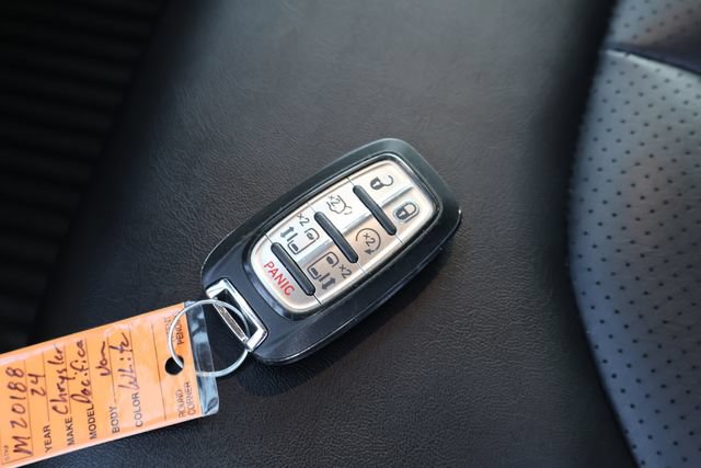 Used 2024 Chrysler Pacifica Touring-L FWD image 30