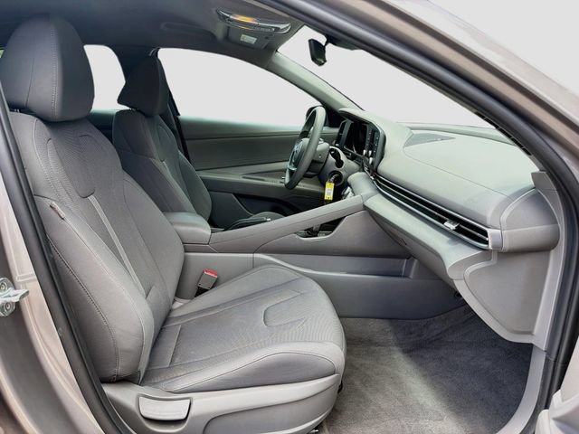 Used 2021 Hyundai Elantra SE FWD image 15