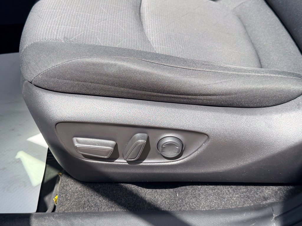 Used 2019 Toyota RAV4 XLE w/ Convenience Package AWD/4WD image 10