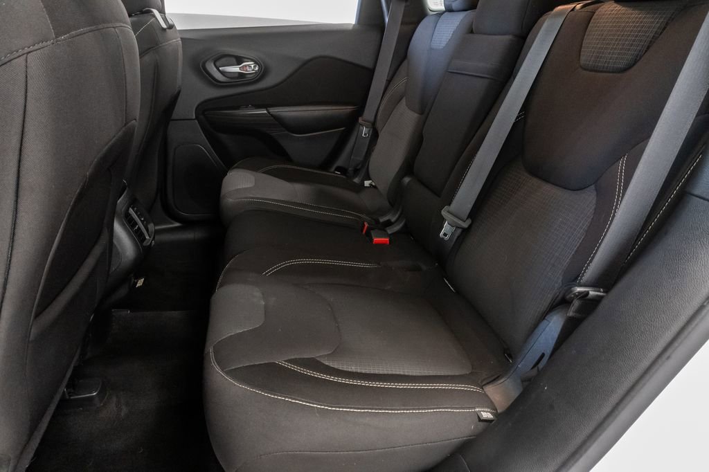 Used 2015 Jeep Cherokee Latitude w/ Comfort/Convenience Group FWD image 26