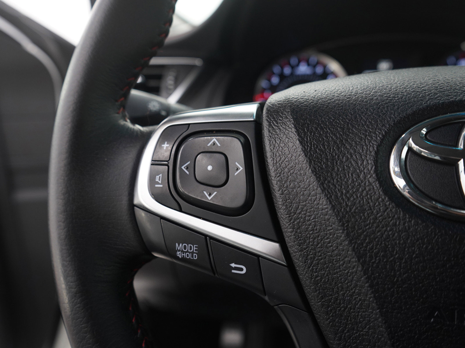 Used 2015 Toyota Camry SE FWD image 23