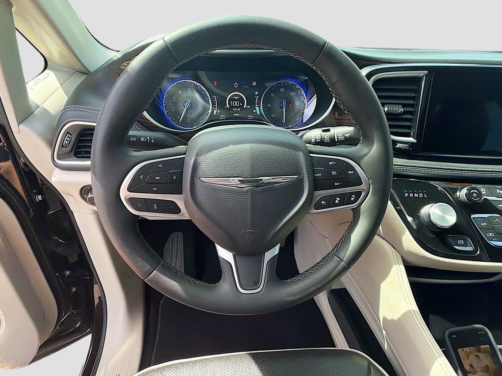 Used 2023 Chrysler Pacifica Limited image 40