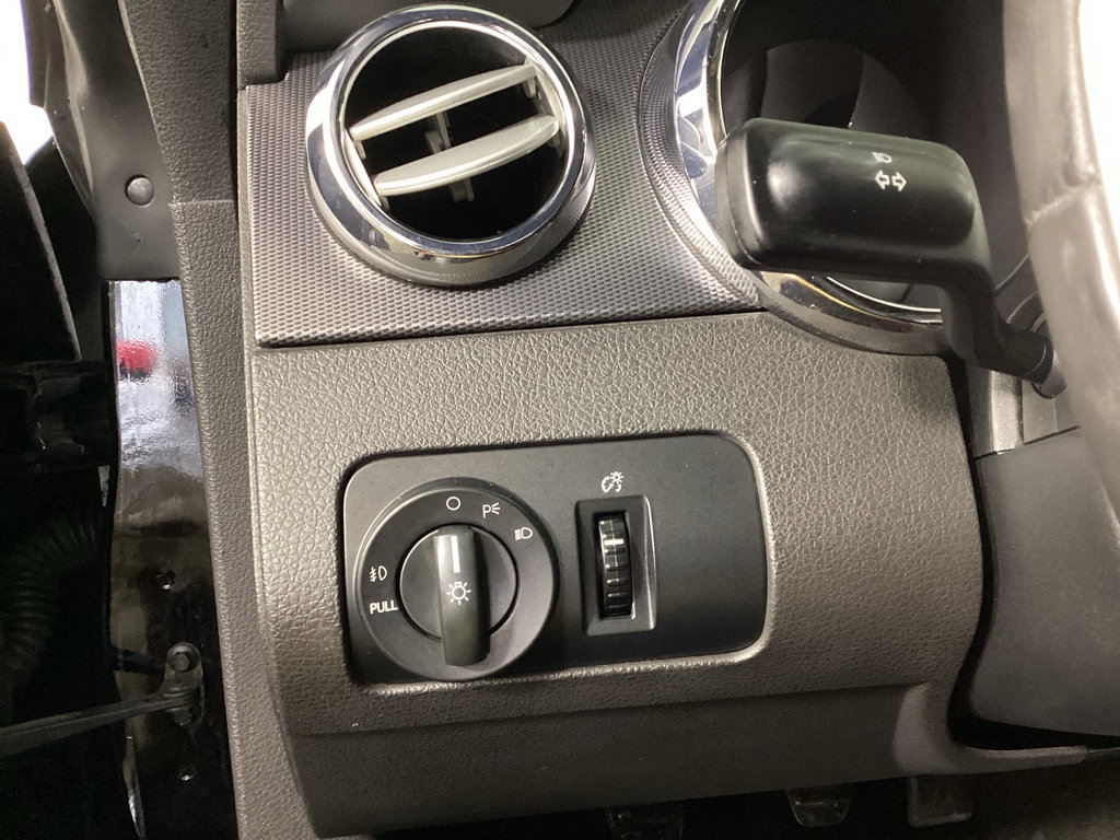 Used 2006 Ford Mustang GT RWD image 21