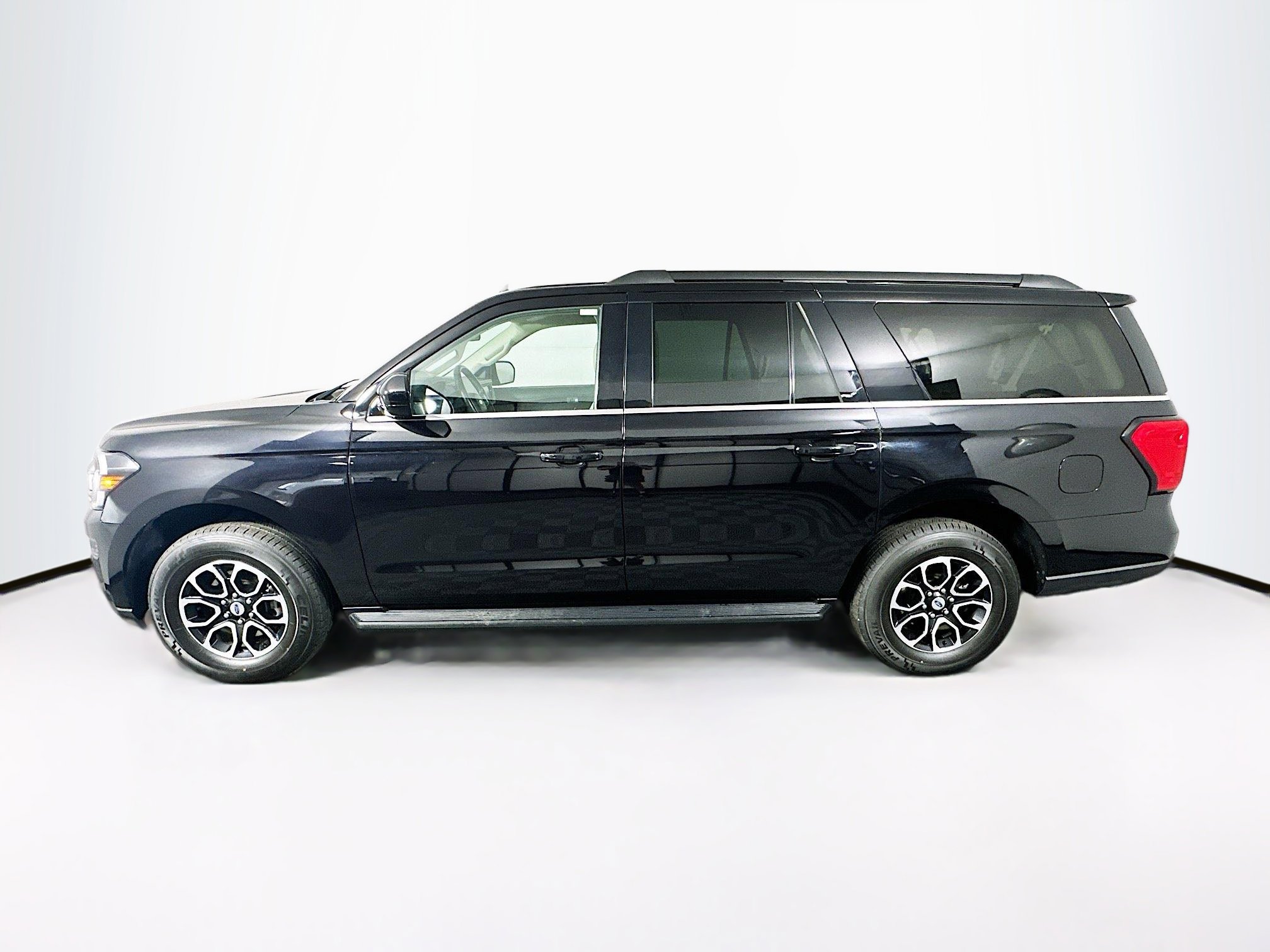 Used 2024 Ford Expedition Max XLT RWD image 4