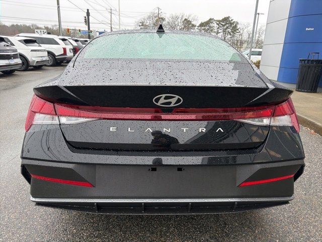 Used 2025 Hyundai Elantra SE image 6