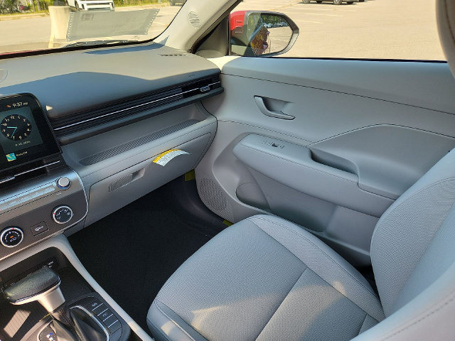 New 2027 Hyundai Kona SE FWD image 12