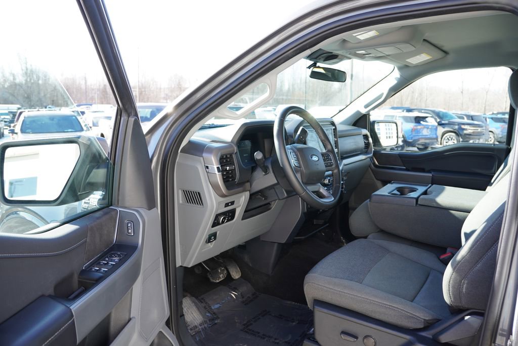Used 2025 Ford F150 XLT w/ Equipment Group 301A Standard image 16
