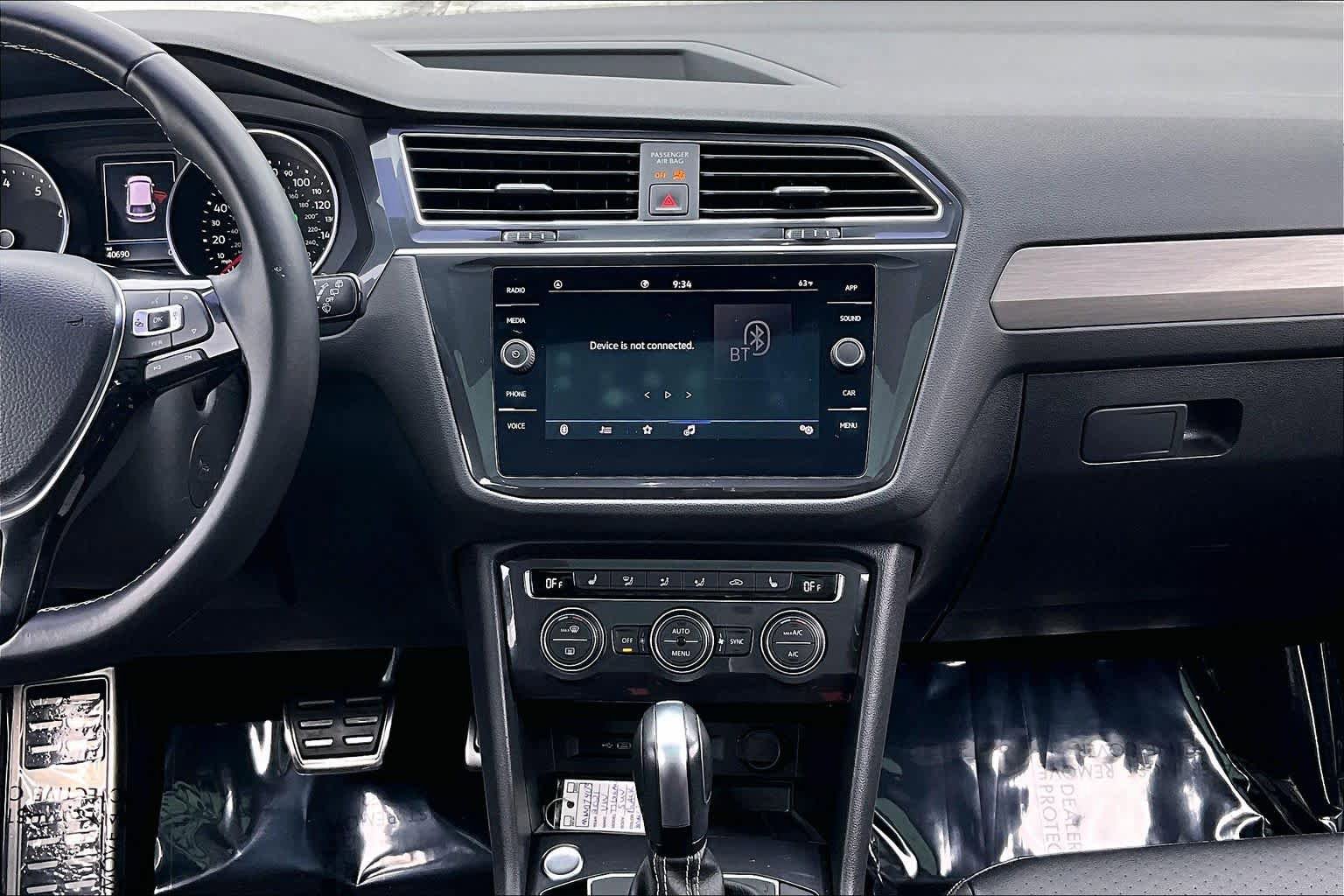 Used 2021 Volkswagen Tiguan SE R-Line FWD image 7