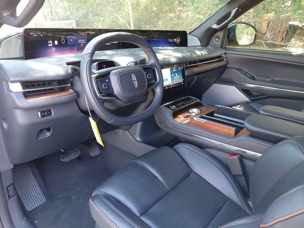 New 2026 Lincoln Navigator Black Label AWD/4WD image 16