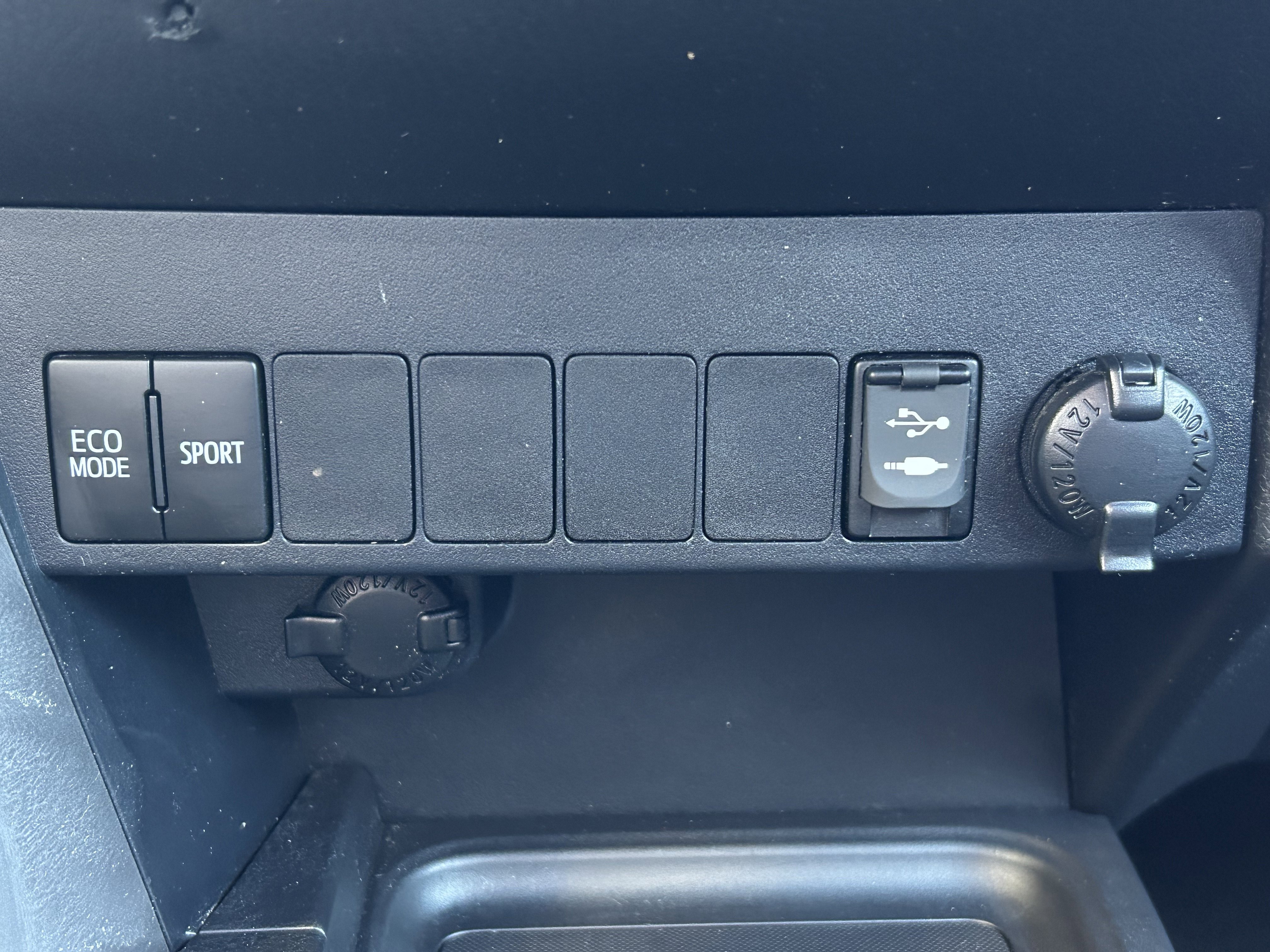 Certified 2017 Toyota RAV4 XLE w/ All Weather Liner Package AWD/4WD image 31