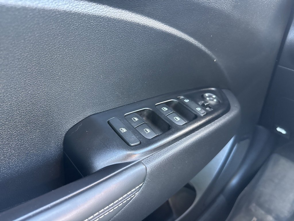 Used 2023 Hyundai Venue Limited image 25