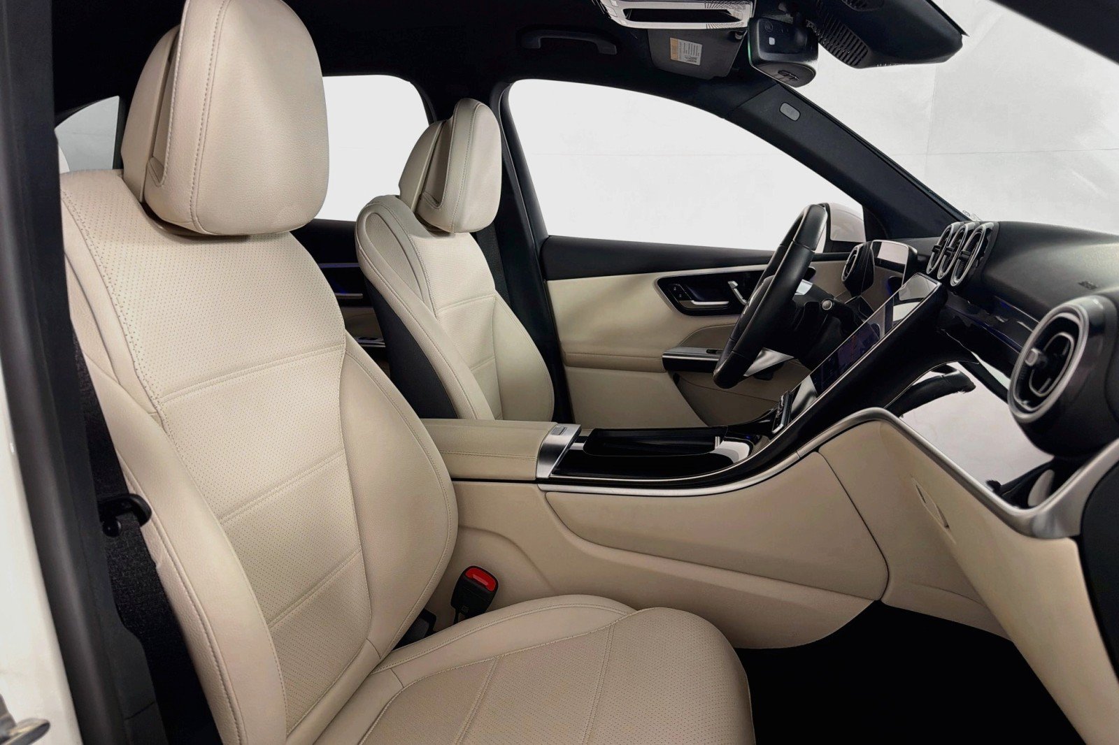 Certified 2025 Mercedes-Benz GLC 350e 4MATIC w/ Driver Assistance Package image 8